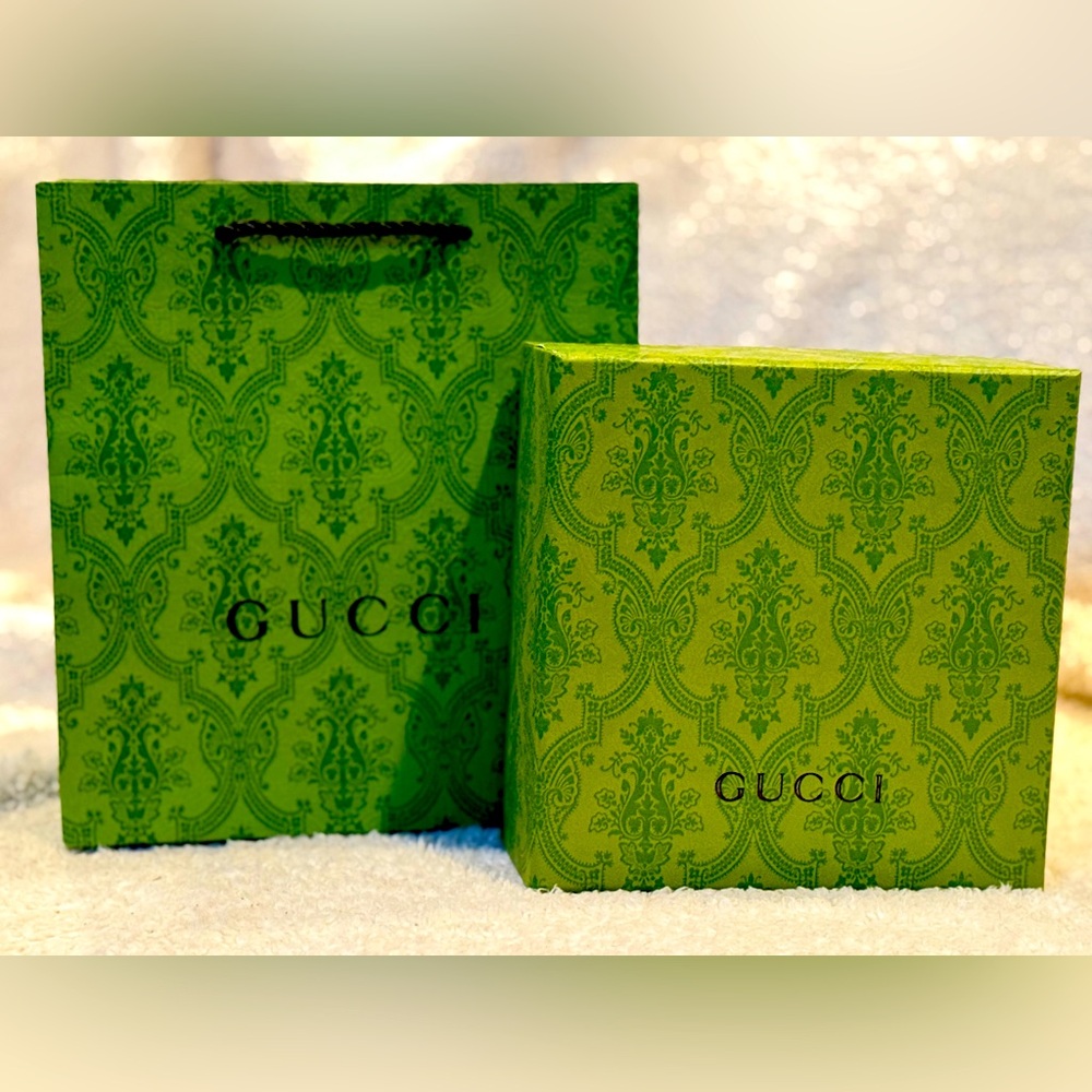 Gucci Men’s Belt *BRAND NEW* *NEVER WORN*
XXL/44in/110cm
Comes with box and bag!